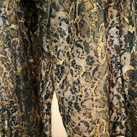 Zara Snakeskin print lace blouse with 2 front pockets. Size S - Picture 3 of 10
